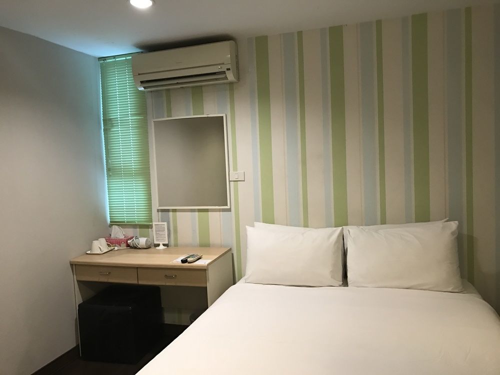 Urban House Otel Bangkok Dış mekan fotoğraf