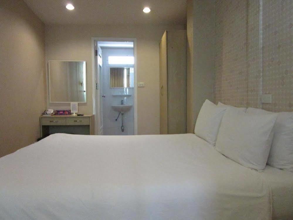 Urban House Otel Bangkok Dış mekan fotoğraf